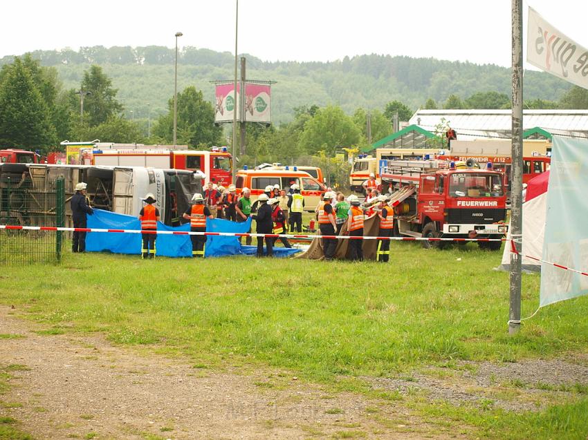 Schwerer Unfall mit Reisebus Lohmar Donrather Dreieck P246.JPG